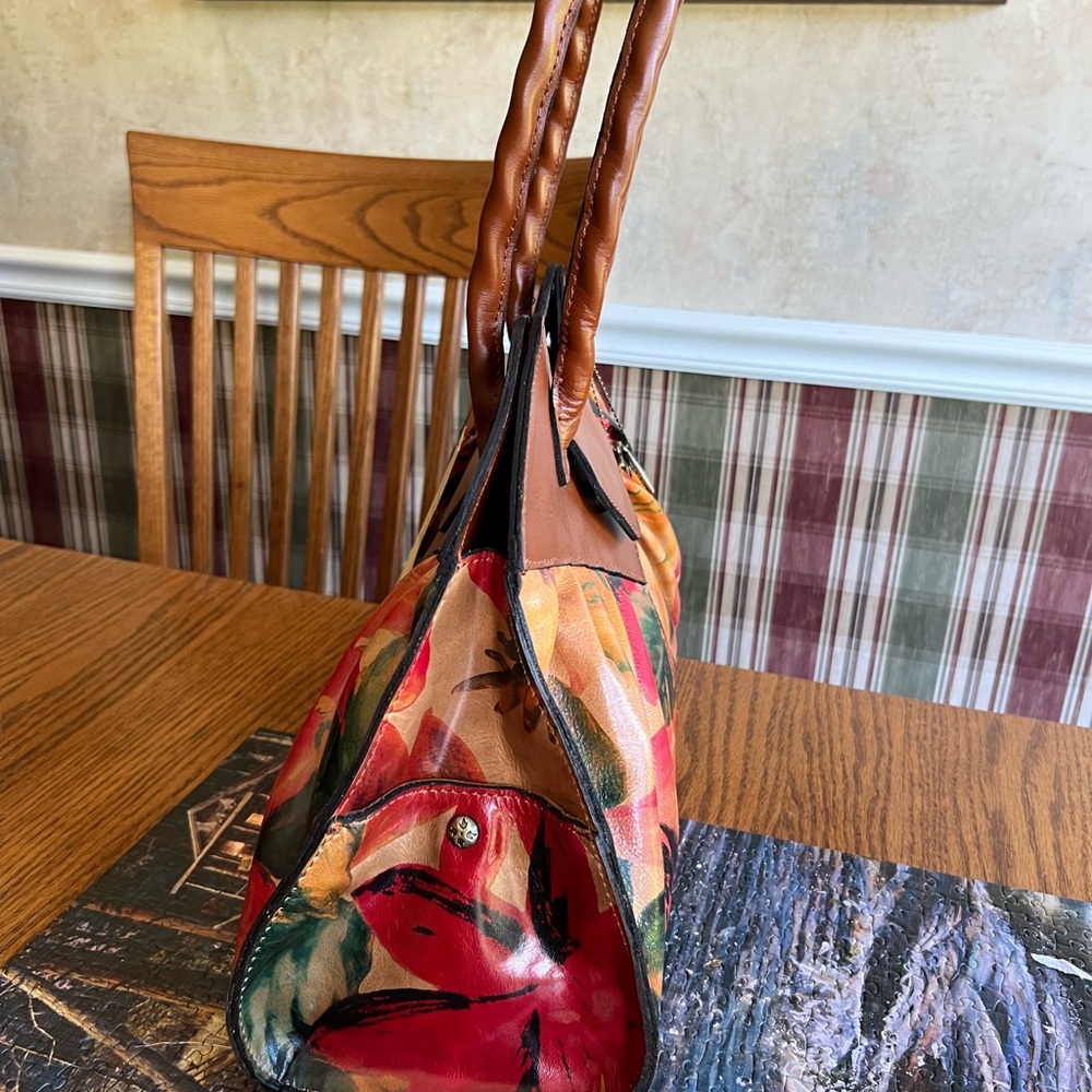 NWT Patricia Nash 15 Year Anniversary Spring Floral Lione leather shoulder bag - Picture 4 of 14